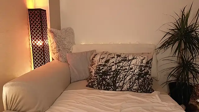 Sharon Red online show from February 17, 6:15 pm