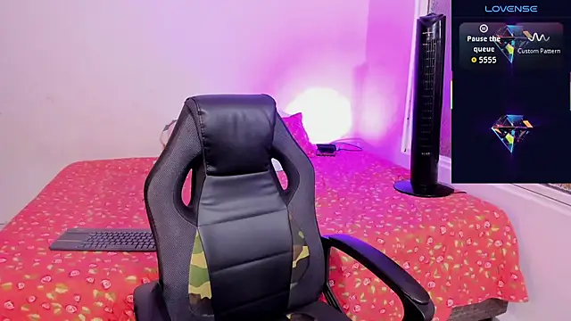 Snapshot of alison_daniels_ chatting on September 14, 11:26 pm alison daniels online show from September 14, 11:26 pm