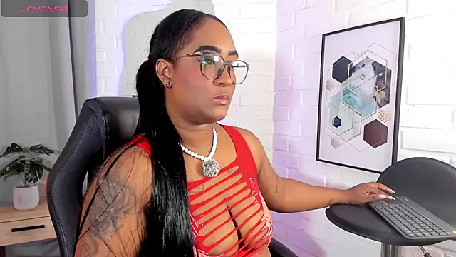 Snapshot of alison_daniels_ chatting on November 6, 1:45 pm alison daniels online show from November 6, 1:45 pm