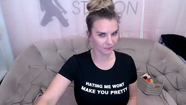 AischePervers online show from November 11, 7:25 pm