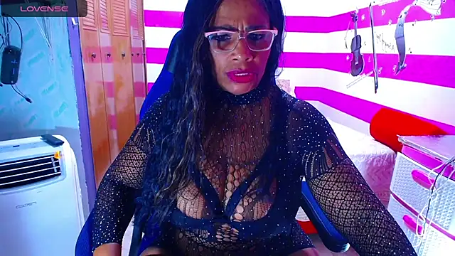 Snapshot of cairohot chatting on January 17, 6:04 am cairohot online show from January 17, 6:04 am