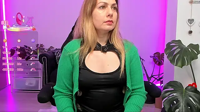 LindaWhite  online show from March 21, 5:02 pm