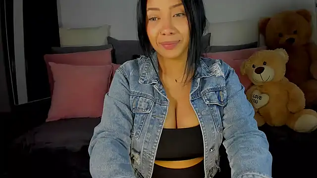 NicolePasqualott online show from January 14, 8:15 pm