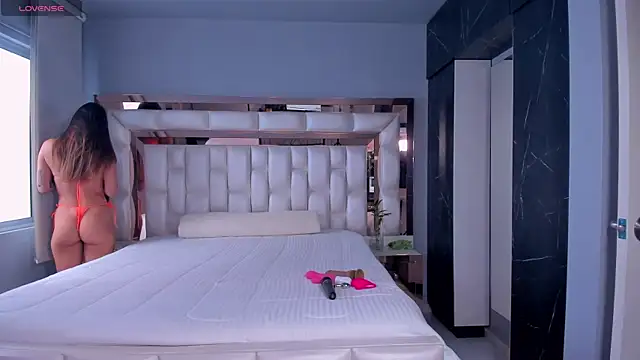 Snapshot of SarahPreston chatting on January 12, 9:51 pm SarahPreston online show from January 12, 9:51 pm