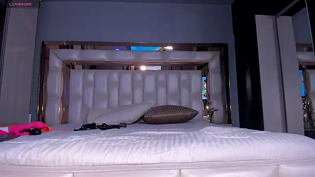 Snapshot of SarahPreston chatting on January 13, 12:51 am SarahPreston online show from January 13, 12:51 am