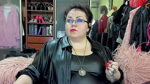 KaryQueen online show from December 17, 6:20 pm