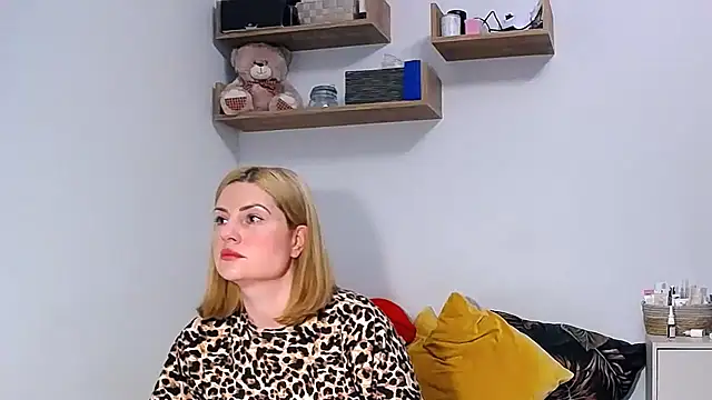 alisenties online show from October 11, 2:37 pm