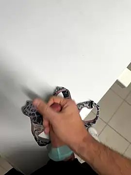 Snapshot of swissboy22 chatting on October 18, 12:28 pm swissboy22 online show from October 18, 12:28 pm