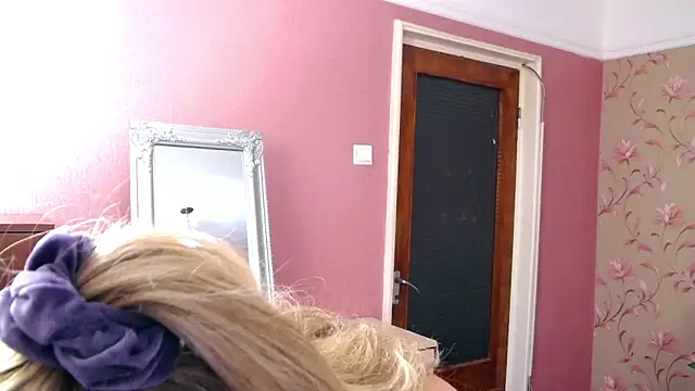 Snapshot of MatureMariah chatting on January 12, 5:03 am MatureMariah online show from January 12, 5:03 am