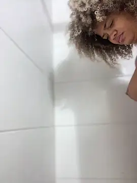 riri brunnete online show from February 8, 12:50 pm