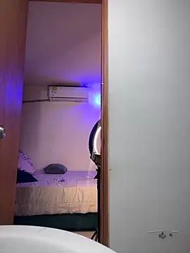 riri brunnete online show from September 20, 4:13 am