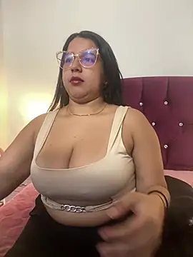 Snapshot of shara_ chatting on January 22, 3:31 am shara online show from January 22, 3:31 am