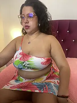 Snapshot of shara_ chatting on March 1, 2:48 am shara online show from March 1, 2:48 am