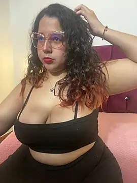 Snapshot of shara_ chatting on March 5, 3:51 am shara online show from March 5, 3:51 am