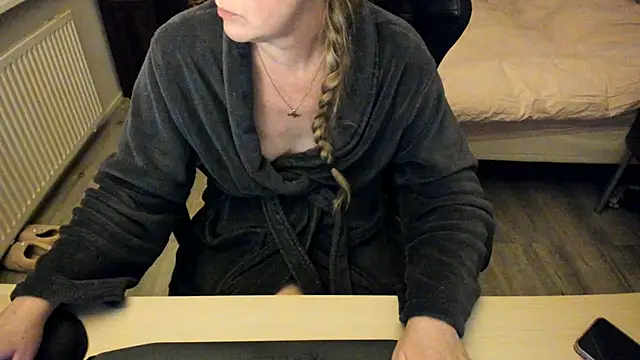 minoesje37 online show from February 3, 8:46 pm