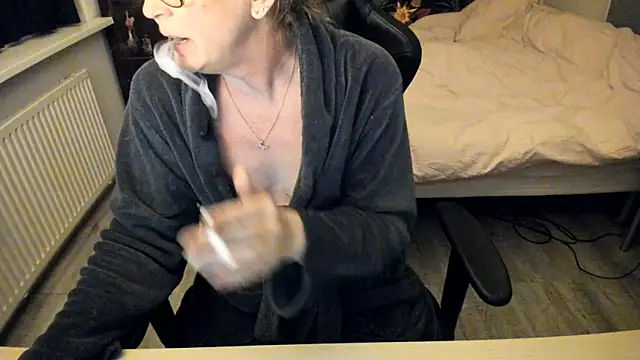 minoesje37 online show from February 9, 8:34 pm