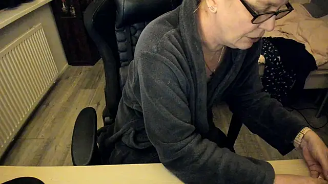 minoesje37 online show from February 11, 8:42 pm