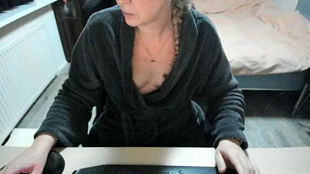 minoesje37 online show from February 16, 8:00 pm