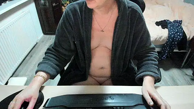 minoesje37 online show from February 24, 8:36 pm