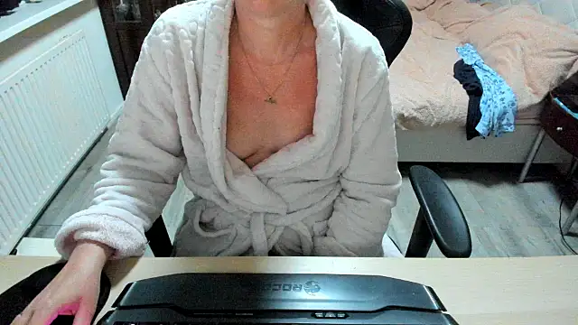 minoesje37 online show from March 11, 8:31 pm