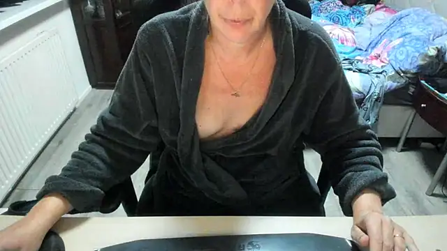 minoesje37 online show from October 4, 8:29 pm