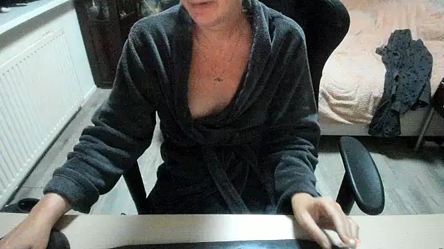 minoesje37 online show from October 20, 7:25 pm