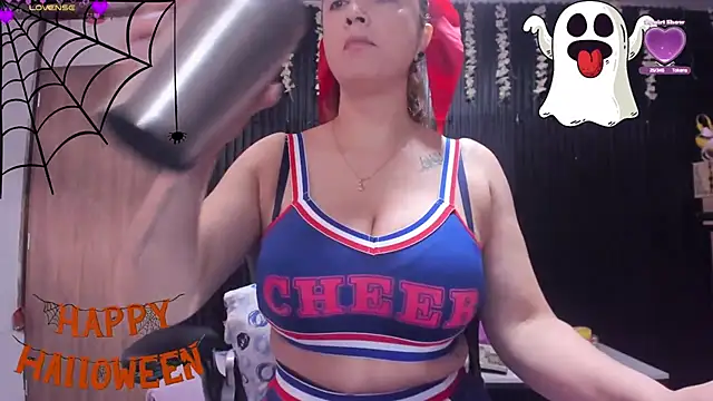 Snapshot of lalanaughty chatting on October 31, 1:01 pm lalanaughty online show from October 31, 1:01 pm