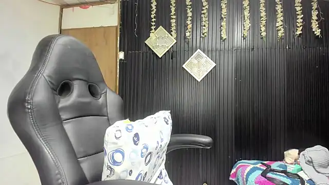 Snapshot of lalanaughty chatting on November 14, 11:53 am lalanaughty online show from November 14, 11:53 am