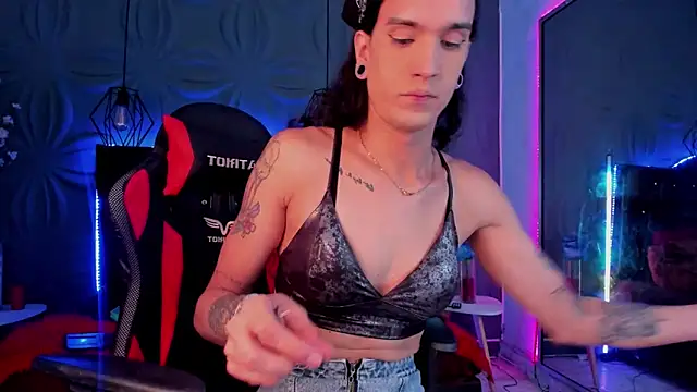 joaisaza online show from December 22, 6:28 am