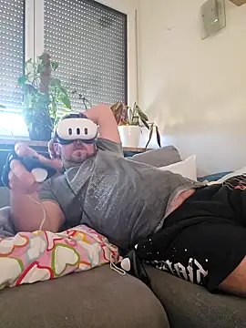 ktmtom247 online show from February 8, 3:10 pm