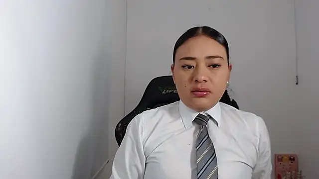 Snapshot of ReyleDoll chatting on December 15, 9:09 pm ReyleDoll online show from December 15, 9:09 pm