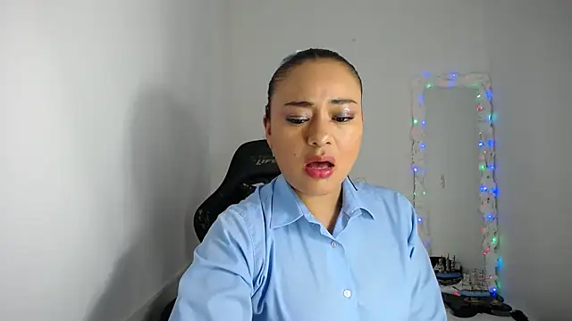 Snapshot of ReyleDoll chatting on January 9, 9:37 pm ReyleDoll online show from January 9, 9:37 pm