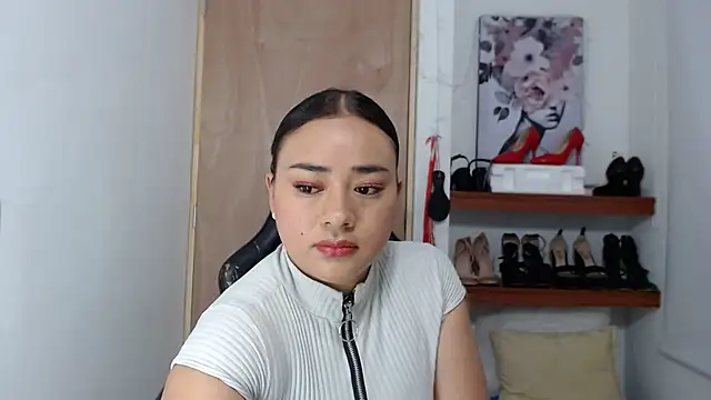 Snapshot of ReyleDoll chatting on February 1, 9:29 pm ReyleDoll online show from February 1, 9:29 pm