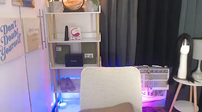 AsianMariaTs online show from December 4, 5:55 pm