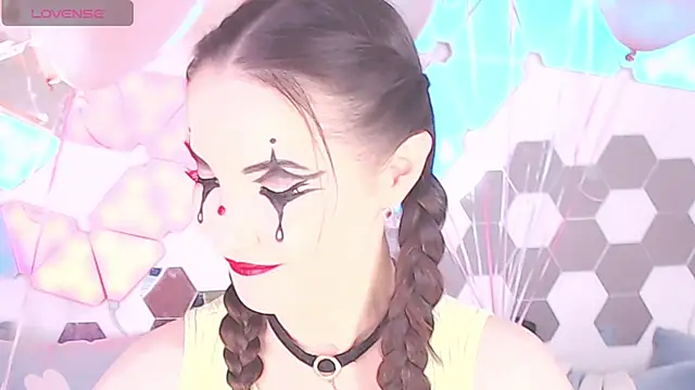 LexiKiss online show from January 11, 8:00 am