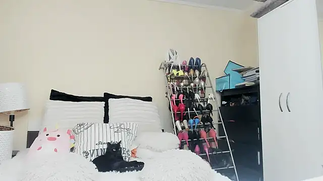 Snapshot of juliahayessxx chatting on February 23, 8:00 pm juliahayessxx online show from February 23, 8:00 pm