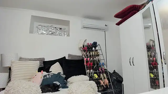 Snapshot of juliahayessxx chatting on October 10, 7:35 pm juliahayessxx online show from October 10, 7:35 pm