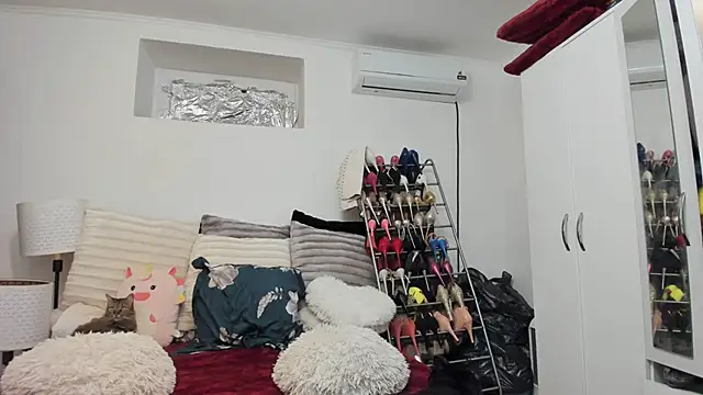 Snapshot of juliahayessxx chatting on October 22, 9:47 pm juliahayessxx online show from October 22, 9:47 pm