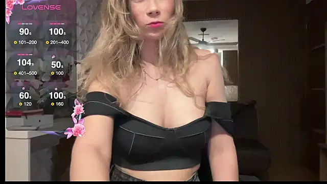 Snapshot of Leilacharlotte chatting on December 7, 11:01 pm Leilacharlotte online show from December 7, 11:01 pm