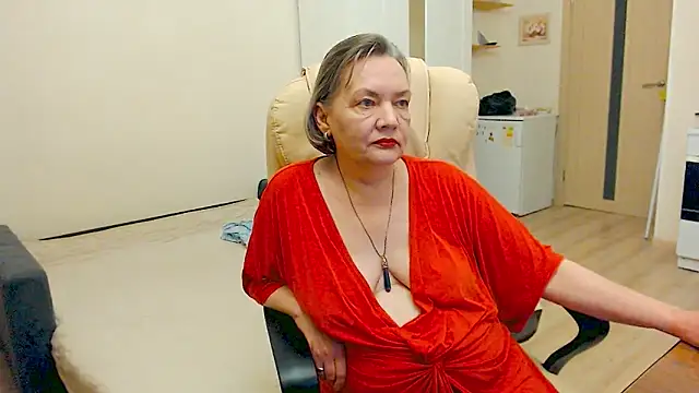 Snapshot of MomJaneSex chatting on October 22, 7:13 pm MomJaneSex online show from October 22, 7:13 pm