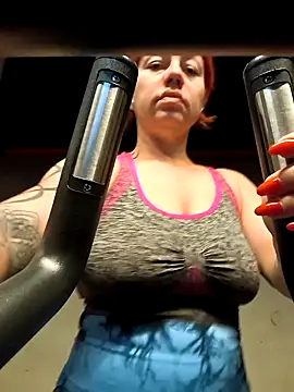 Snapshot of Ella__Kross chatting on February 15, 9:38 am Ella Kross online show from February 15, 9:38 am