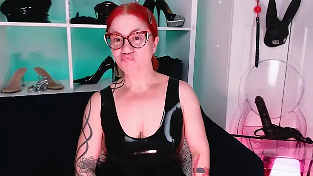 Snapshot of Ella__Kross chatting on March 15, 9:30 am Ella Kross online show from March 15, 9:30 am