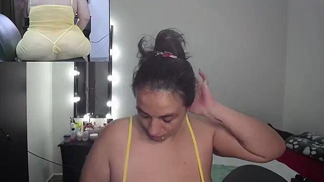 Snapshot of zoe_hotxxx chatting on February 20, 12:19 am zoe hotxxx online show from February 20, 12:19 am