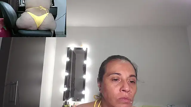 Snapshot of zoe_hotxxx chatting on November 23, 11:59 pm zoe hotxxx online show from November 23, 11:59 pm