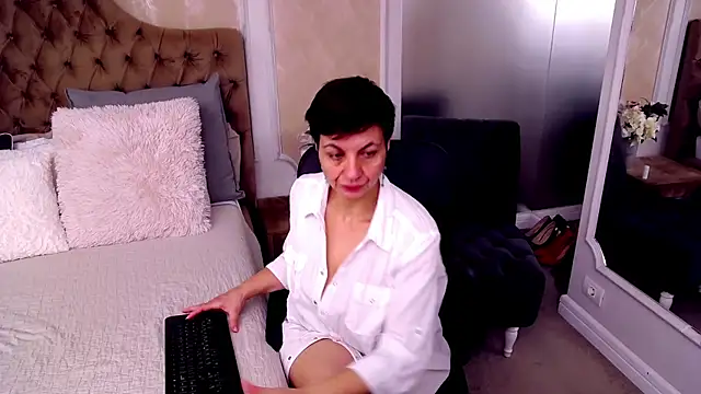 BustyPenellope online show from January 25, 3:40 am