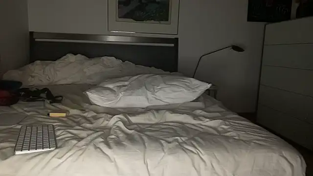 Snapshot of FckbbOy chatting on February 14, 12:19 am FckbbOy online show from February 14, 12:19 am