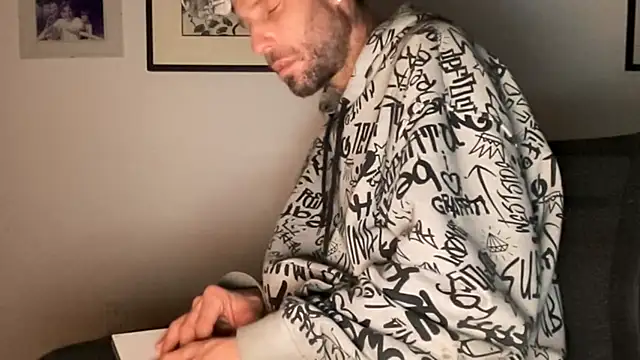 Snapshot of FckbbOy chatting on November 30, 5:00 am FckbbOy online show from November 30, 5:00 am