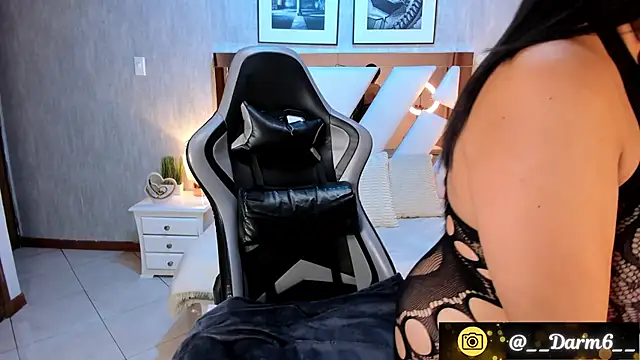 Lia Simons online show from October 8, 3:15 am