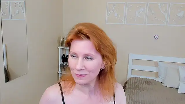 FoxySophia online show from February 6, 11:15 pm