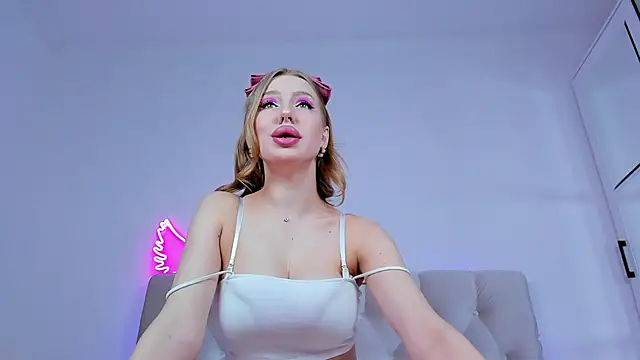 Snapshot of YourWildDestiny chatting on January 31, 2:04 am YourWildDestiny online show from January 31, 2:04 am